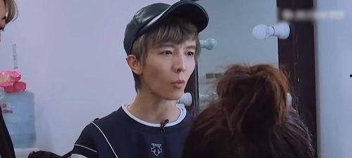 狗仔最新爆料李昀锐孟子义,李昀锐与孟子义恋情曝光，甜蜜互动引热议